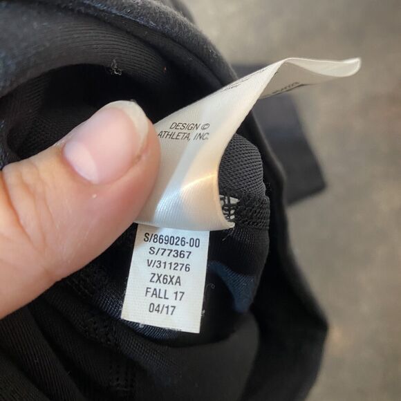 Athleta Printed Stealth TruCool Capri Leggings Vented Crocodile Size Small - Picture 3 of 4